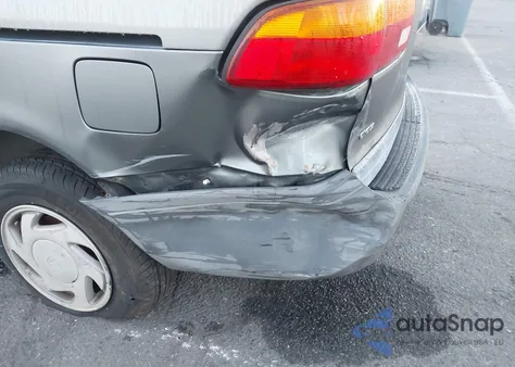 1998 Toyota Sienna Le z USA, uszkodzony, nr VIN 4T3ZF13CXWU052192